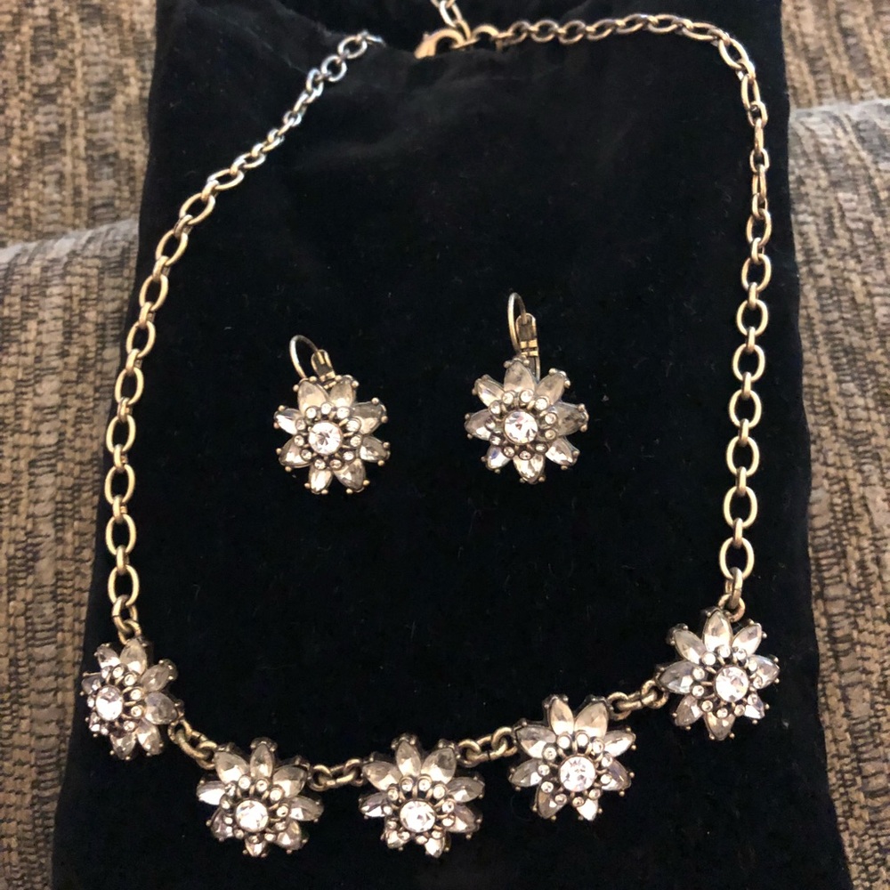 Necklace and earrings set
